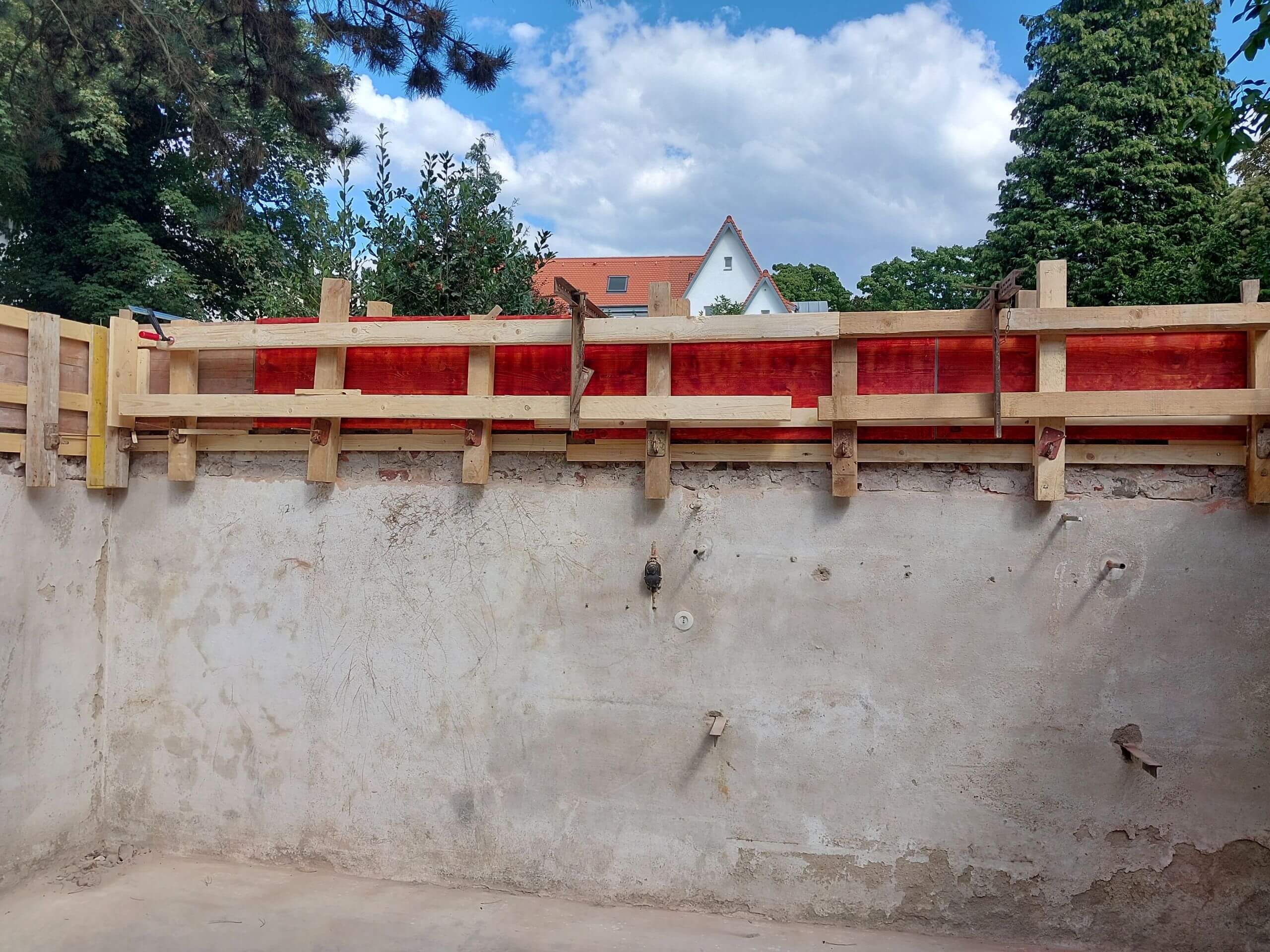 Betonwand mit Sonderschalung – Gebr. Krug GmbH