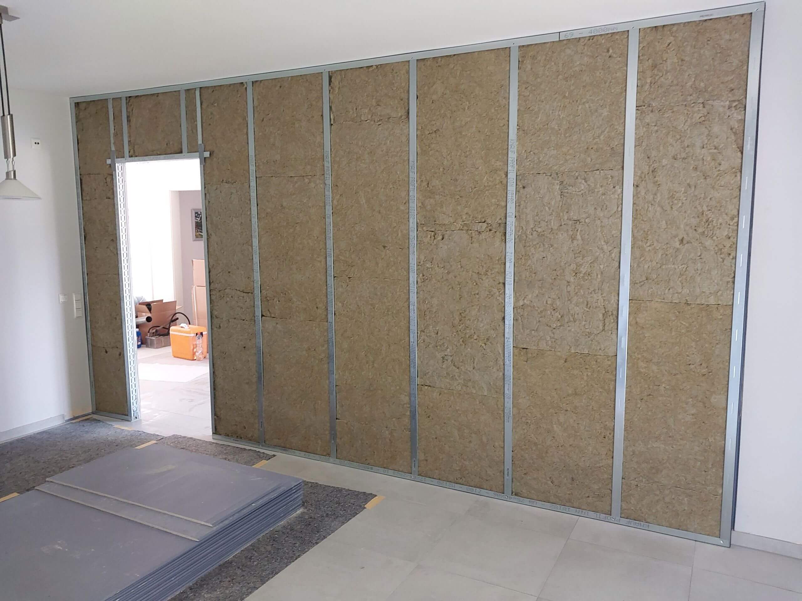 Ständerwand mit Dämmung im Trockenbau – Gebr. Krug GmbH